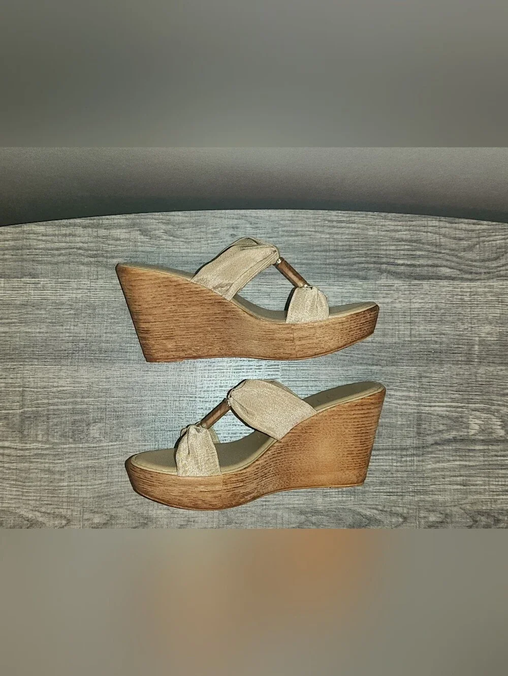 Italian Shoemakers Women's Biege & Gold Wedge Sandals Size 7.5